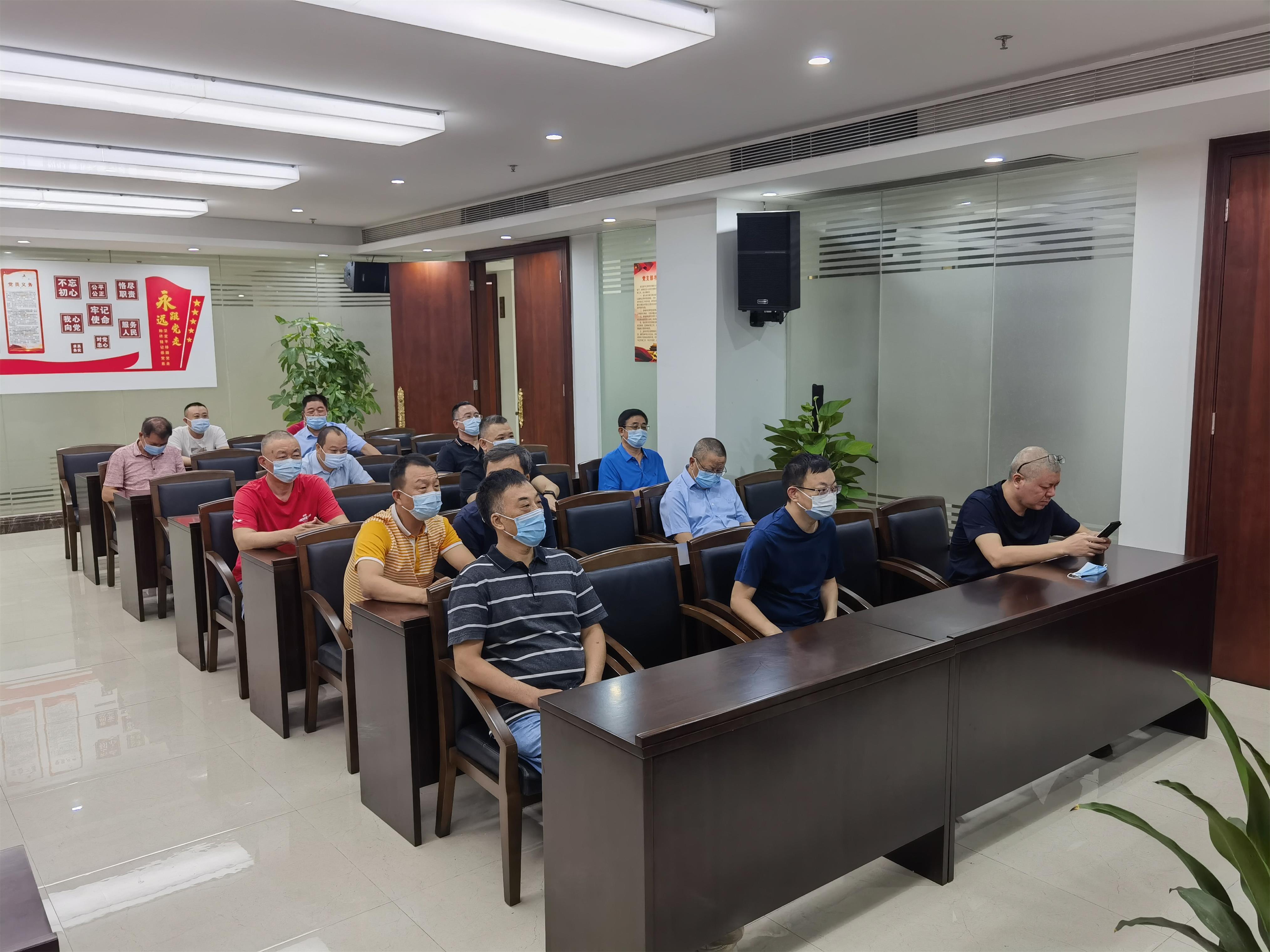 图1-6、深圳分公司收看二十大开幕会.jpg