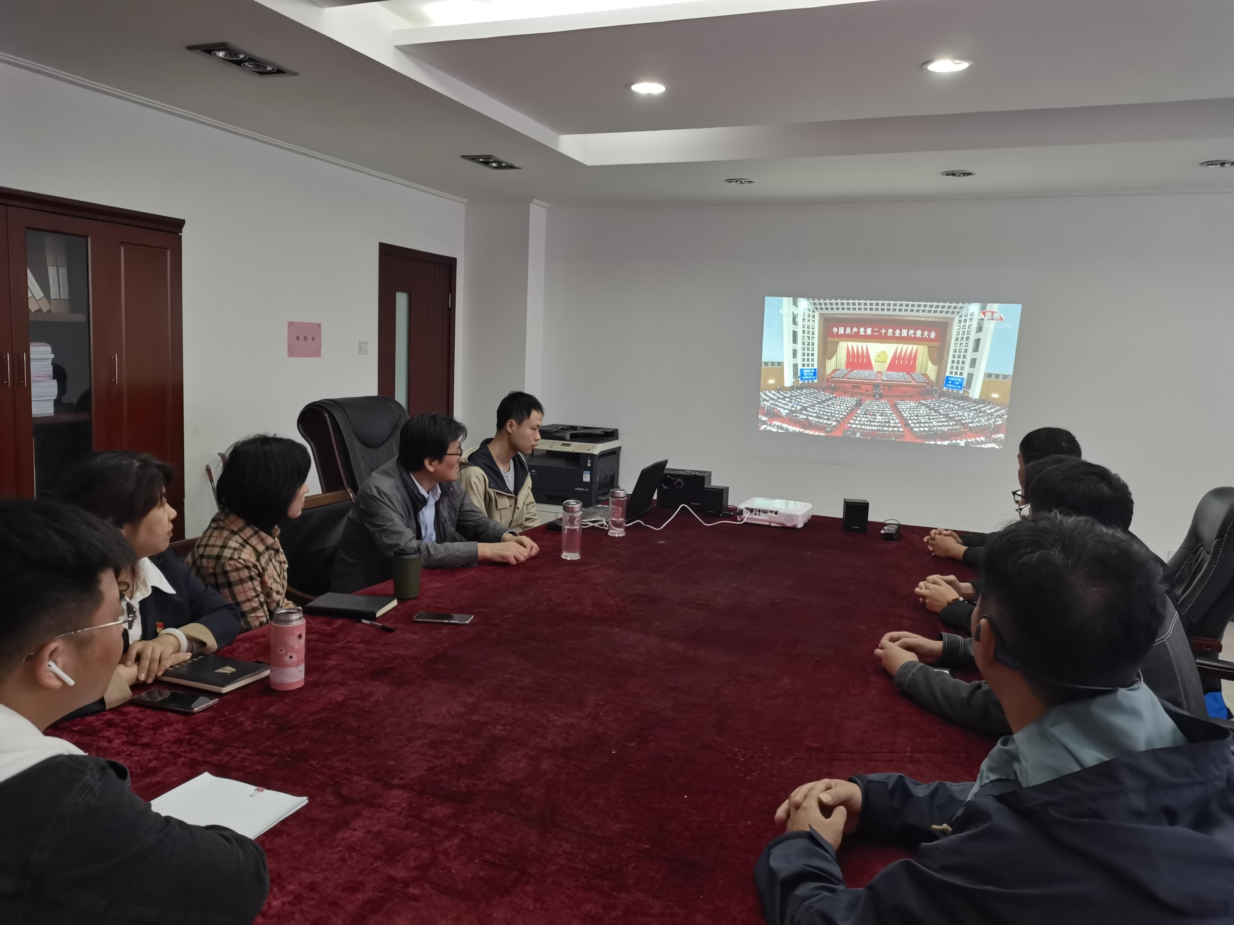 图1-13、水利分公司收看二十大开幕会.jpg