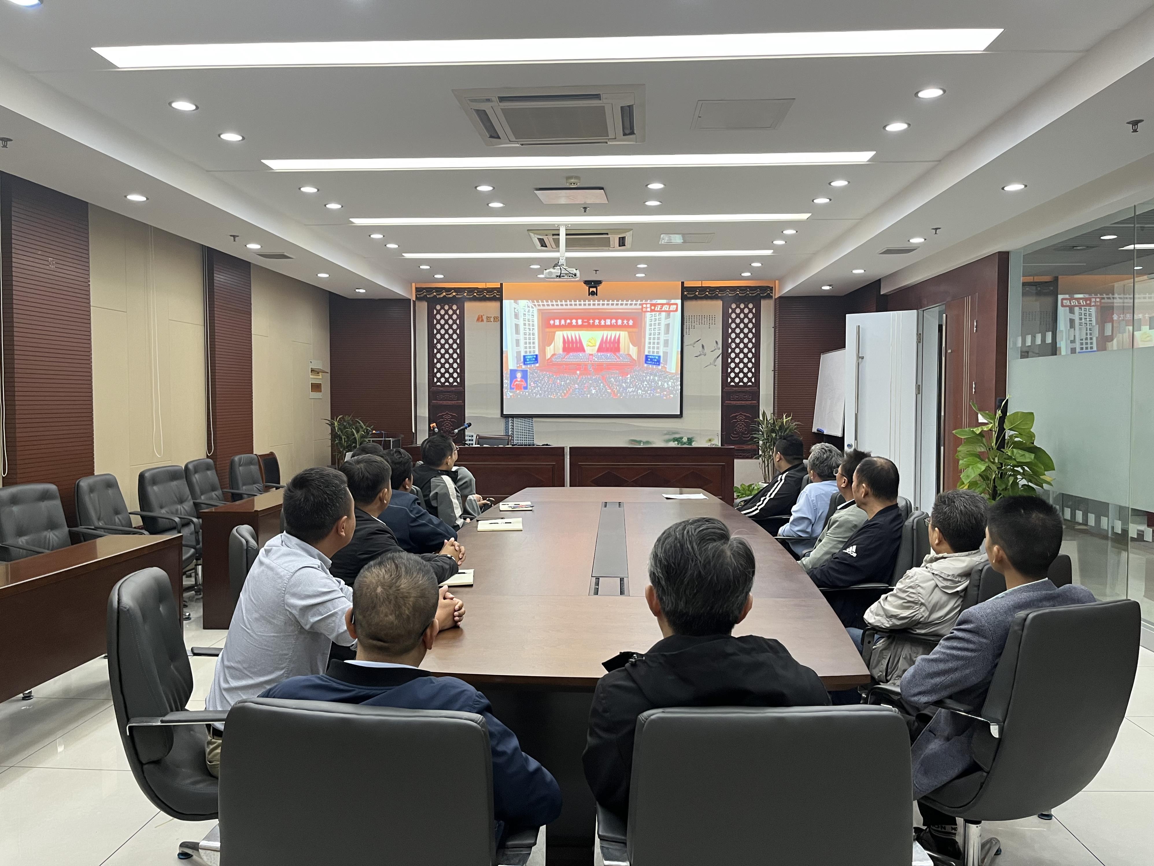 图1-14、万隆基础公司收看二十大开幕会.jpg